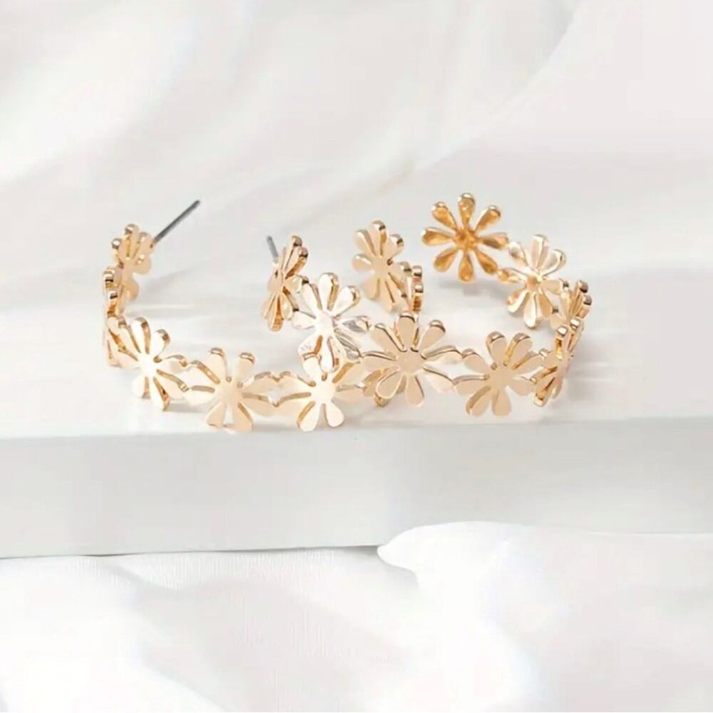 NEW NORDSTROM REVOLVE Gold Floral Flower Chunky Hoops Hoop Earrings Post Jewelry